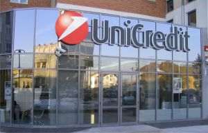UniCredit îşi reduce operaţiunile în Rusia